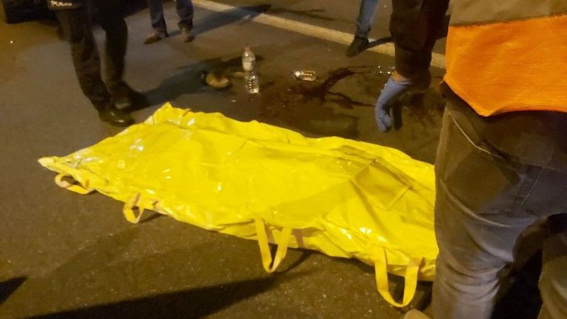 Karşıya geçerken tır çarptı, hayatını kaybetti!