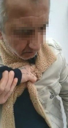 Kızını taciz eden adamdan hesap sormaya gitti taciz edildi!