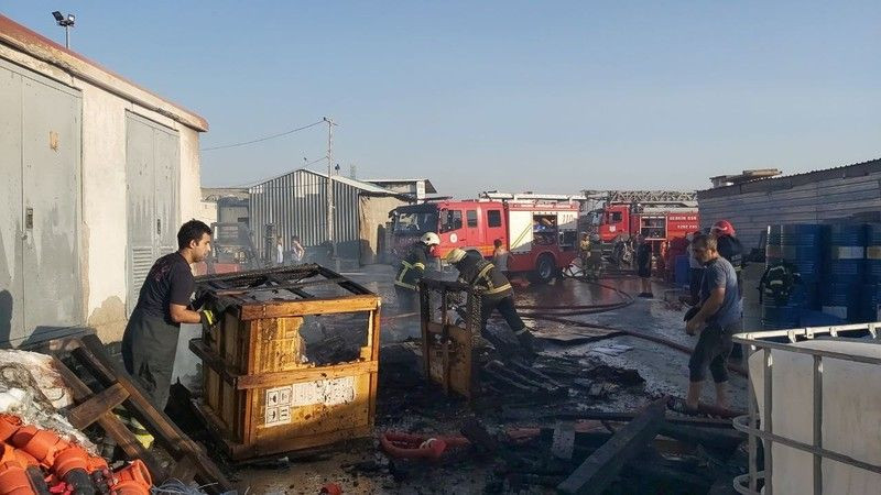Palet deposunda yangın