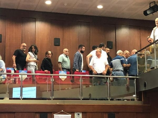 İbadethane statüsü çıkmadı! ALEVİLER AKP’LİLERE TEPKİ GÖSTERDİ SALONU TERK ETTİ