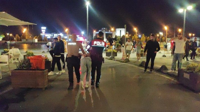Hırsızlık suçundan aranan yaşı küçük şahıs İzmit'i birbirine kattı