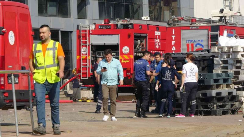 Kocaeli’de geri dönüşüm fabrikasında yangın