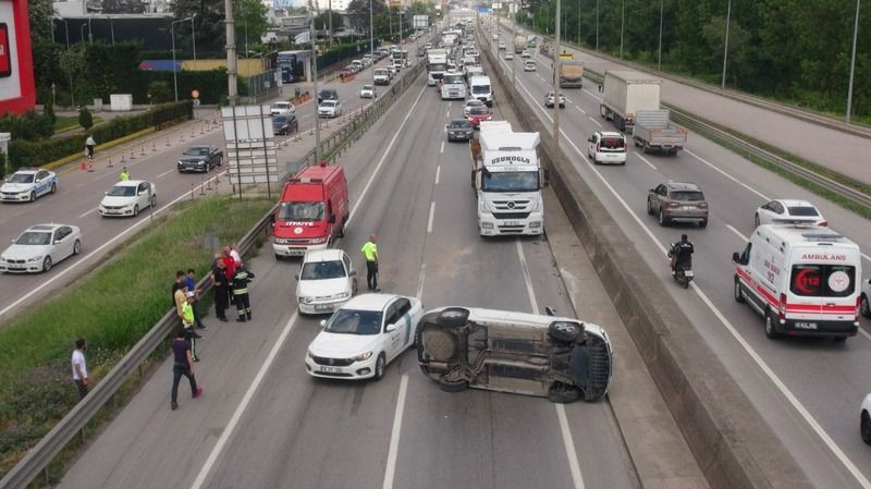 Otomobil takla attı kilometrelerce kuyruk oluştu