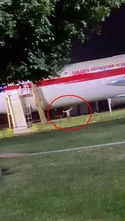 “Daha uçamıyorsun” diyerek UÇAKLA KAVGA ETTİ