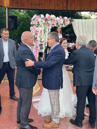 AKP’lilerin topa tuttuğu Türkkan’la AKP’li başkanın samimiyeti şaşırttı