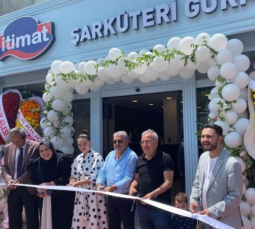 Başkanmış gibi gezmeye devam ediyor