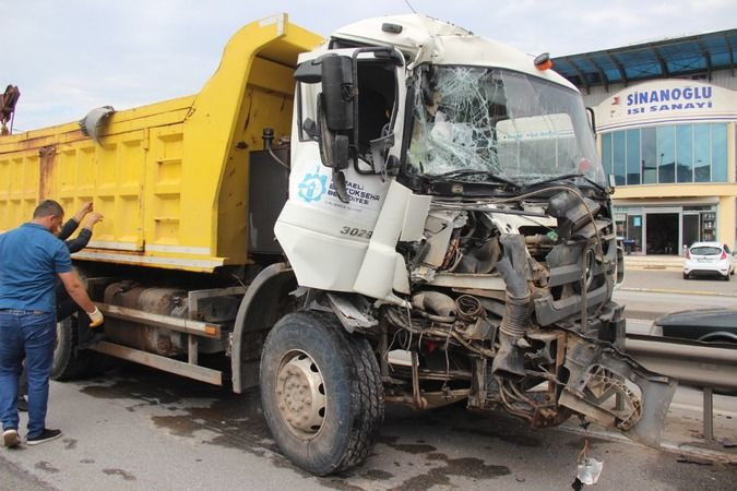 Kocaeli'de 3 araç birbirine girdi: 4 YARALI