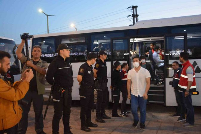 Cengiz Topel’e aylar sonra uçak indi ama mülteciler için!
