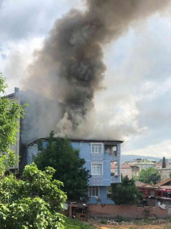 Kocaeli'de çıkan yangında eli ve yüzü yandı!