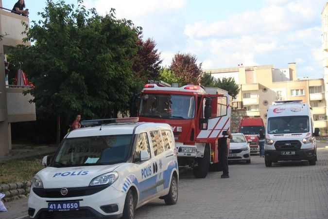 Bozulan asansörden çıkmaya çalışırken BOŞLUĞA DÜŞTÜ!