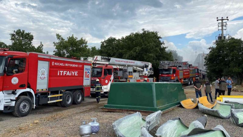 Ormanlık alandaki fabrika alevlere teslim oldu