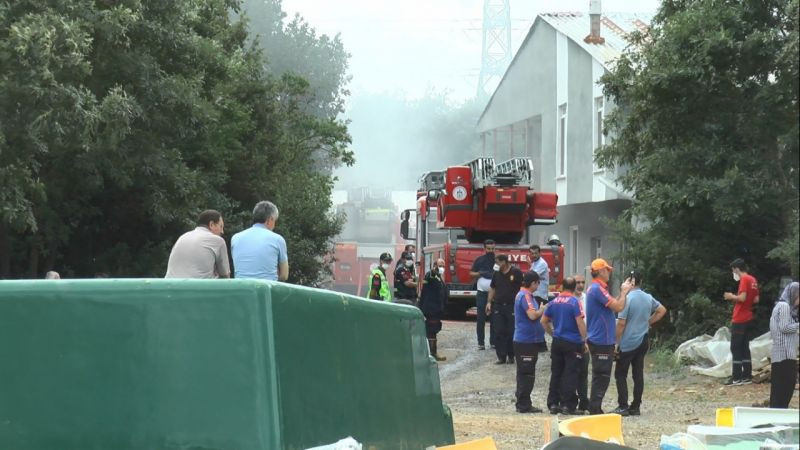 Ormanlık alandaki fabrika alevlere teslim oldu