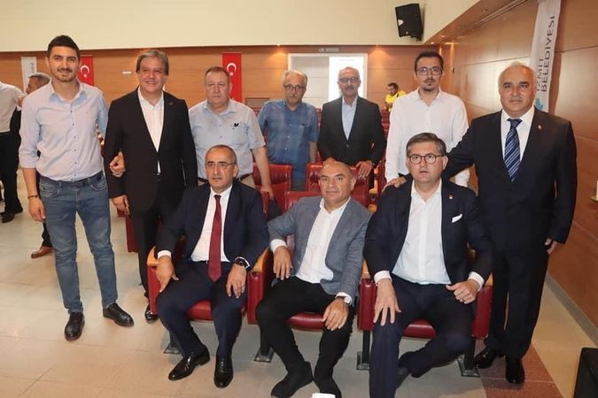 Hürriyet katılmadı CHP’Lİ ESKİ BAŞKANIN NİKAHINI BÜYÜKAKIN KIYDI
