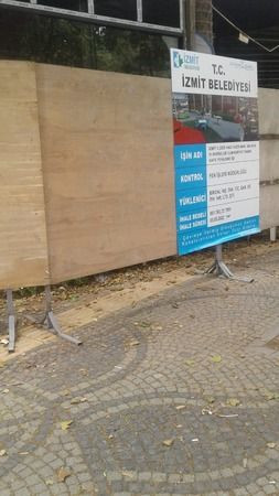 İzinsiz çıktı… CUMHURİYET PARKI’NDAKİ İNŞAAT MÜHÜRLENDİ!