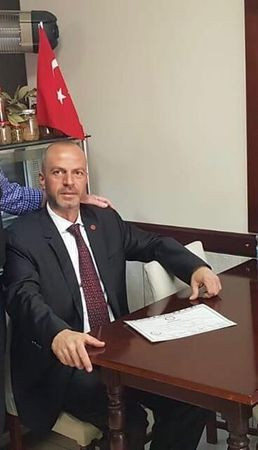 Çift dikişçiler çoğalıyor... Bir muhtar daha İzmit Belediyesinde!