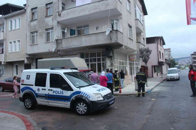 Elektrik kontağında çıkan yangın, itfaiye ekipleri tarafından söndürüldü