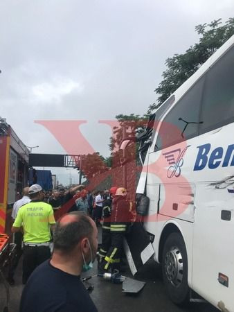 İzmit’te tır, yolcu otobüsüne çarptı