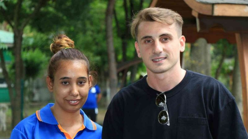 Kerem Aktürkoğlu Kocaeli'de özel öğrencilerin yüzünü güldürdü