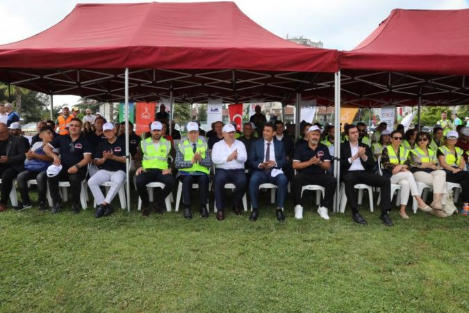 Denizin altında çekilen görüntüler kirliliği gözler önüne serdi