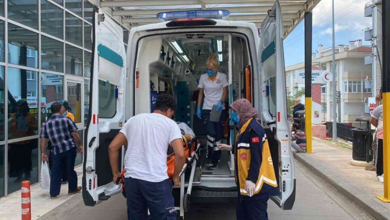 Yolun karşısına geçerken aracın çarptığı kadın yaralandı