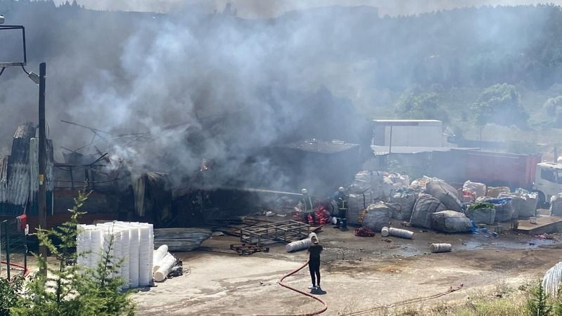 Kocaeli'de Spiral taşından sıçrayan kıvılcım fabrikayı yaktı