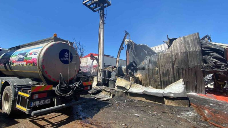 Boya fabrikasında çıkan yangın, uzun uğraşlar neticesinde söndürüldü