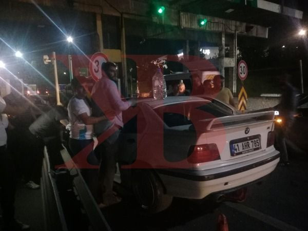 Kocaeli’de feci kaza, sürücü araçta sıkıştı! 2 otomobil, 2 tır...