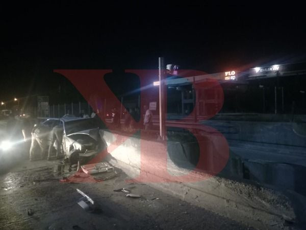 Kocaeli’de feci kaza, sürücü araçta sıkıştı! 2 otomobil, 2 tır...