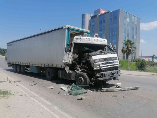 Tır kazasından burnu bile kanamadan kurtuldu