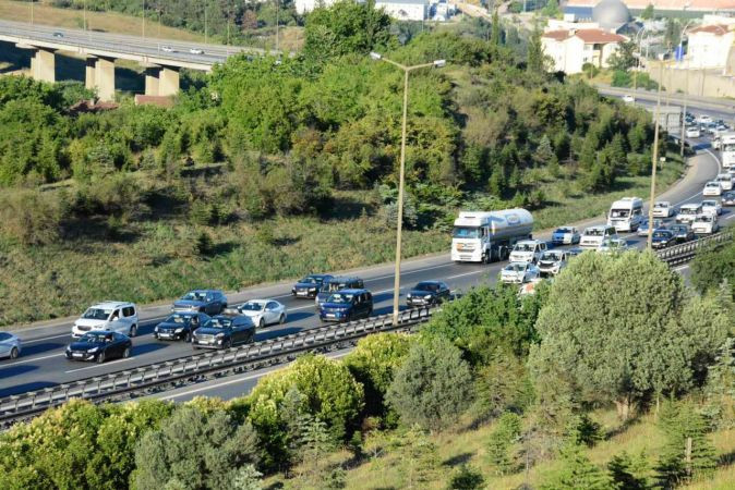 Tatilciler dönmeye başladı, trafik yoğunlaştı