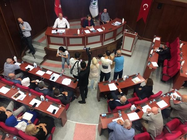 İzmit’te 5 dakikalık meclis Reddedilen maddeler tekrar reddedildi