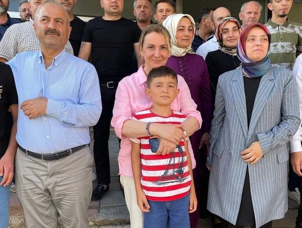 AKP'de 6 vekil sahada, Fikri Işık nerede?