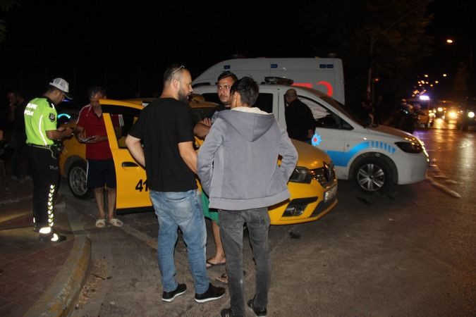 Cip polis otosuna çarptı İKİ POLİS YARALI!