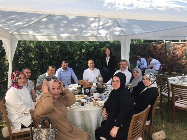 Kocaeli’de bir kadın siyasetçi doğuyor STK BAŞKANLARINI VE MUHTARLARI BİR ARAYA GETİRDİ!