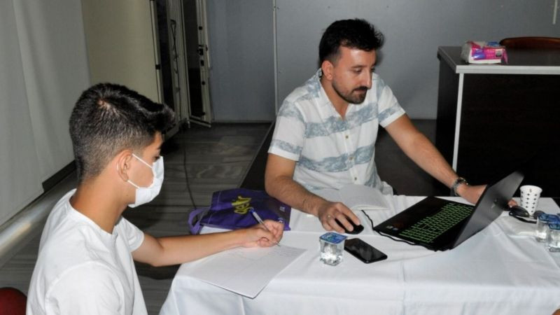 Gölcük Belediyesi Üniversite Tercih Merkezi hizmete başladı