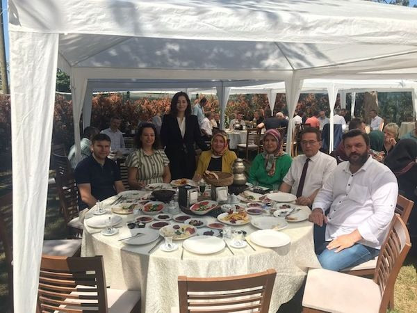 Kocaeli’de bir kadın siyasetçi doğuyor STK BAŞKANLARINI VE MUHTARLARI BİR ARAYA GETİRDİ!