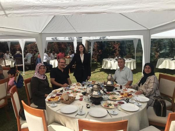 Kocaeli’de bir kadın siyasetçi doğuyor STK BAŞKANLARINI VE MUHTARLARI BİR ARAYA GETİRDİ!