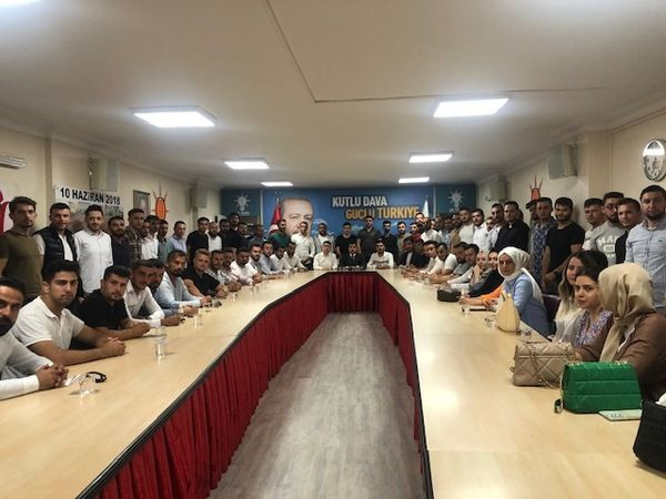 Onlar katılmadı! AKP’li gençlerin yeni başkanı göreve başladı