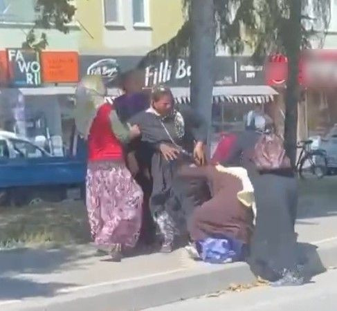 Kocaeli'de 7 dilenci kadın BİRBİRİNE GİRDİ