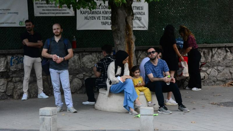 Sınava geç kalan aday, elindeki kağıdı gösterip "Burada öyle bir şey yazmıyor" dedi