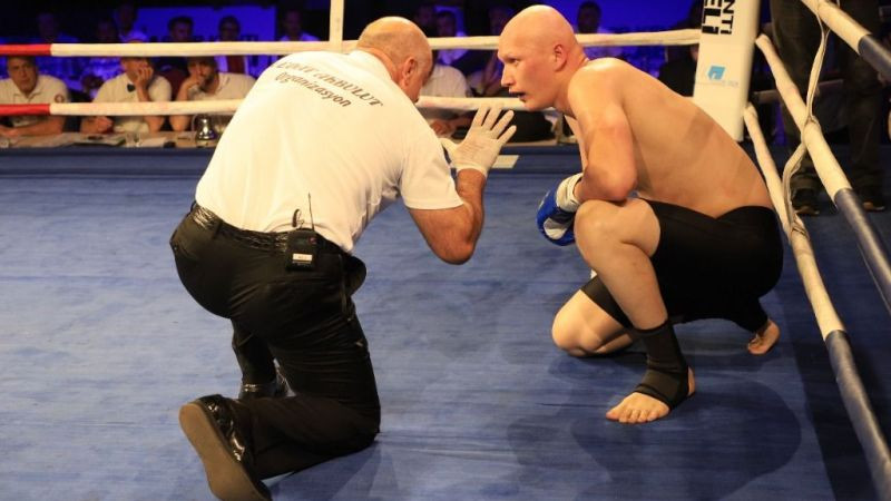 Emekli paraşütçü dağ komandosu, kick boks ringlerinin hakimi oldu