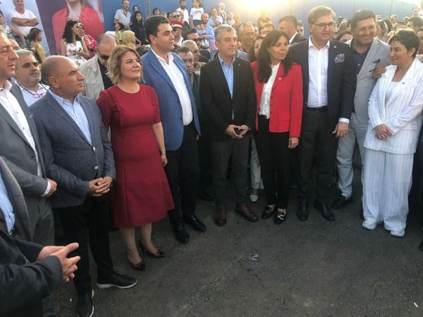 Lavantalısı da açıldı “GÜLÜMSE KAFE MARKA OLDU”