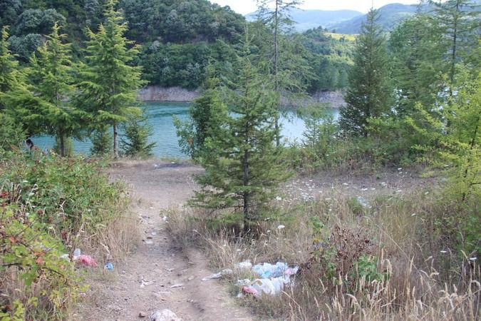 Ayıptır! YUVACIK BARAJI’NIN ETRAFI ÇÖP DOLDU
