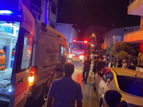 Yangın çıktı mahalleli sokağa döküldü!