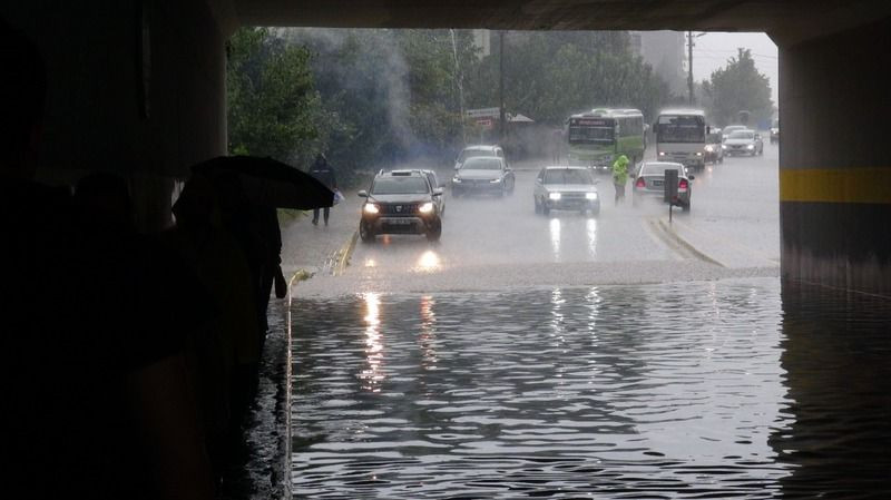 Kocaeli’yi sağanak hayatı felç etti