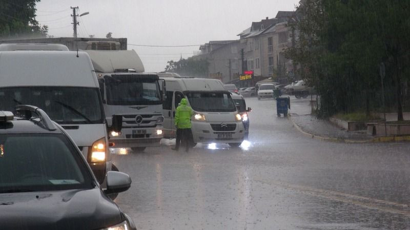 Kocaeli’yi sağanak hayatı felç etti