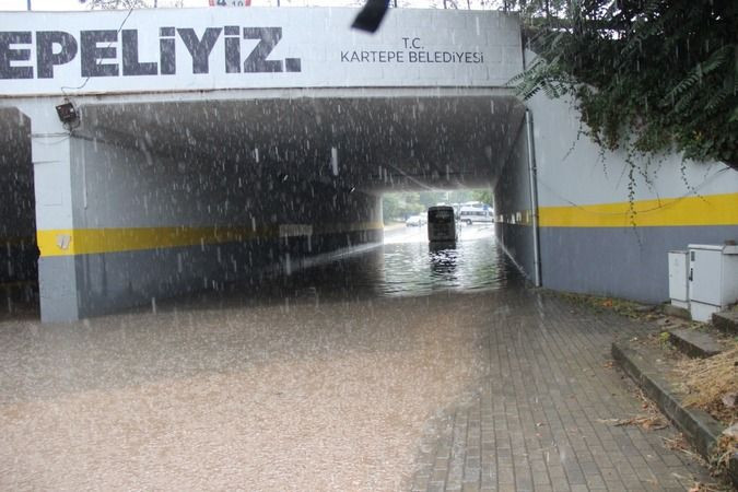 Kocaeli’yi sağanak hayatı felç etti