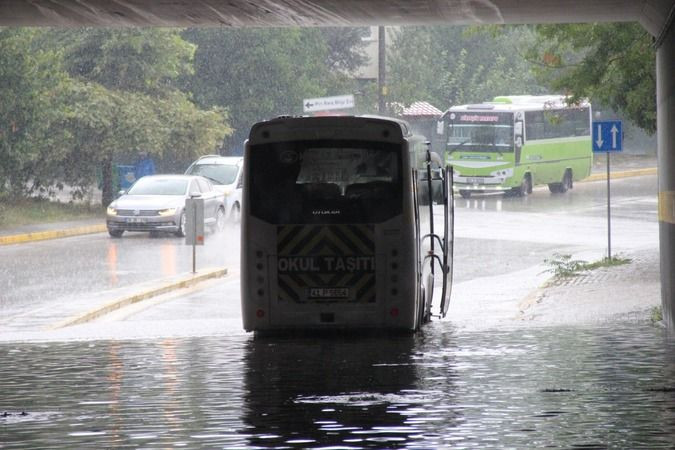 Kocaeli’yi sağanak hayatı felç etti