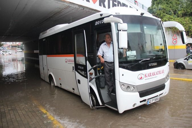 Kocaeli’yi sağanak hayatı felç etti
