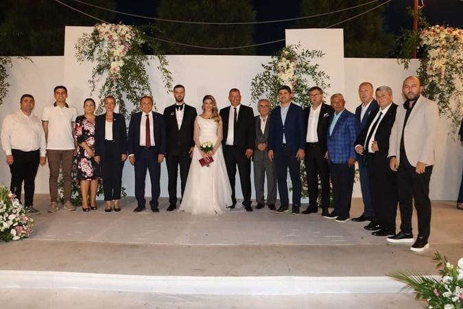 CHP Genel Merkezi gözü önünde Hürriyet ve Akar'a ders verdiler!